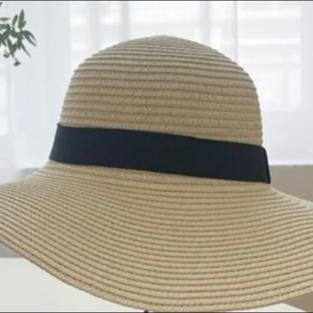 Wide brim hat ✨
